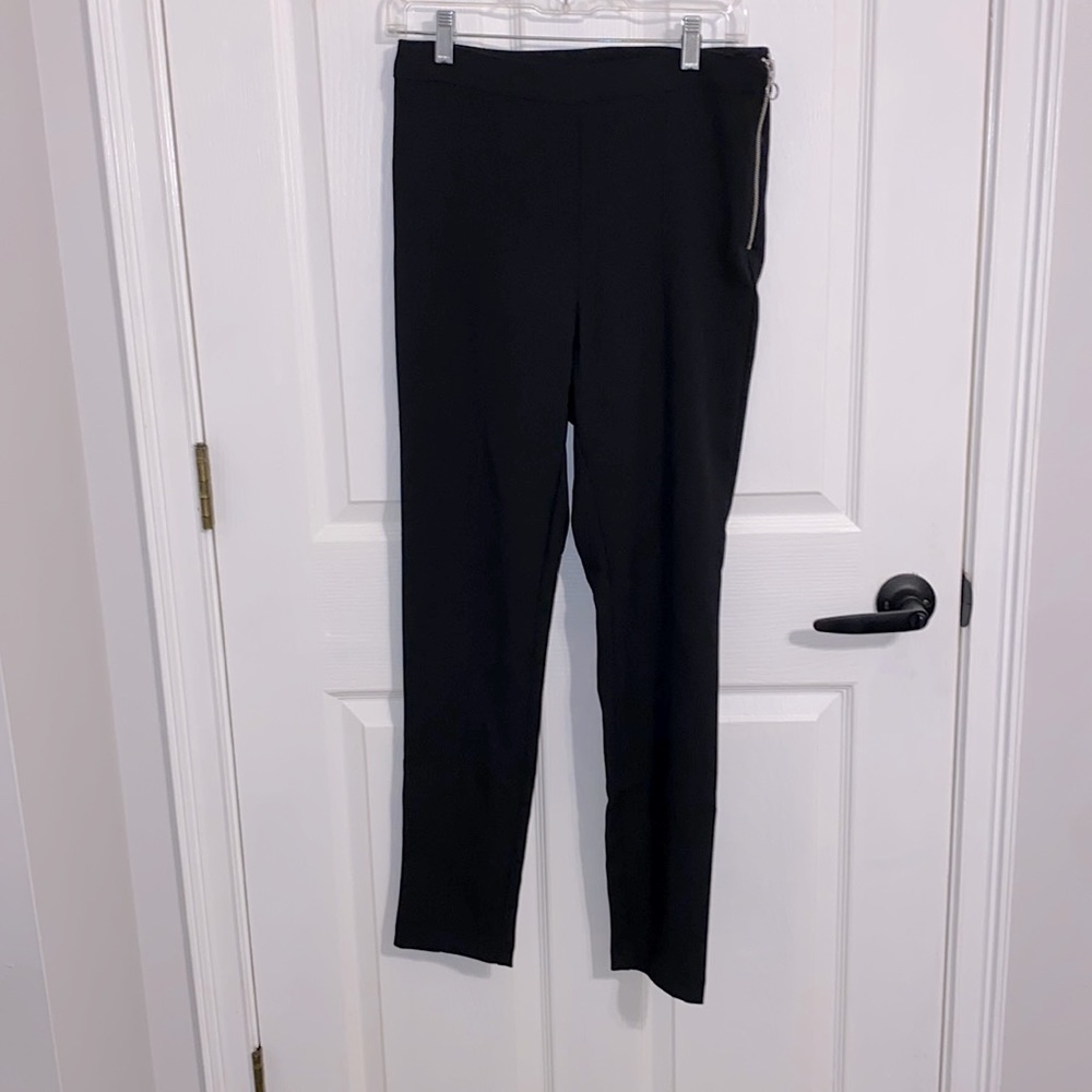 H&M NWT Size 12 black dress pant with side zipper. Super cute w/lots of stretch